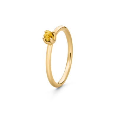 gold verlobungsring unikat aus der puna kollektion mit gold nugget in krappenfassung von jan spille