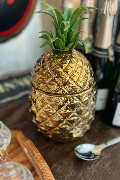 Goldene Ananas für Eiswürfel und Cocktails