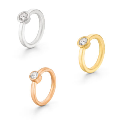 ringe in drei goldfarben mit diamant in zargenfassung aus der spotlight kollektion von jan spille