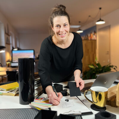 Portrait Ines vom Team Jan Spille Goldschmied und Juwelier in Ottensen, Hamburg