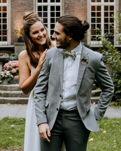 Hochzeit Ehepaar mit Trauringen von Jan Spille Goldschmied Eheringe