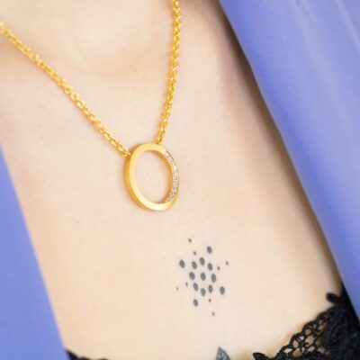 Zeitlose Creolen aus Fairtrade Echtgold der Schmuckkollektion Twister von Jan Spille-Schmuck mit einer Drehung
