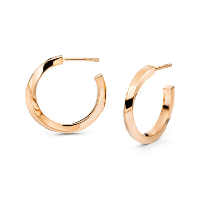 Moderne creolen rosegold gedreht aus Fairtrade gold und polierter Oberfläche der Schmuckkollektion Twister von Jan Spille-Schmuck