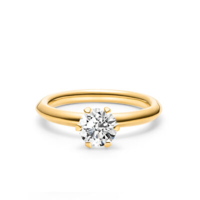 goldener Verlobungsring mit weißem fair trade Diamanten als Highlight von Jan Spille