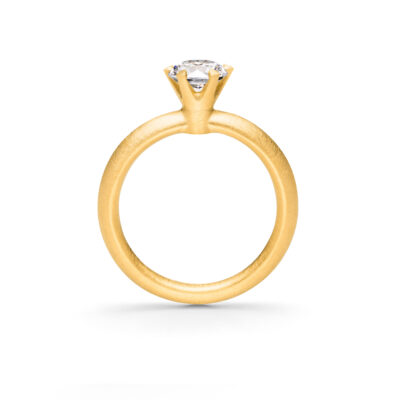 matt goldener Verlobungsring mit einem highlight diamanten von Jan Spille