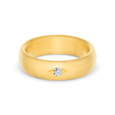 Nachhaltiger Fairtarde Eheringe mit Einzelfassung Pavé Auge und ethischer Diamant als verlobungsring ehering kombination
