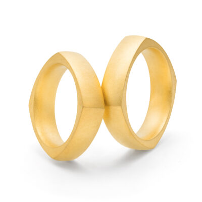 Viereckiger Trauring aus Fairtrade EchtGold im Modell Geometrie-Viereck, Gelbgold Eheringe vom Goldschmied