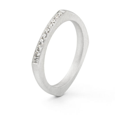 Eckiger Ring als Zusteckring oder Stacking Ring aus Fair Trade Gold von Jan Spille-Schmuck aus Hamburg